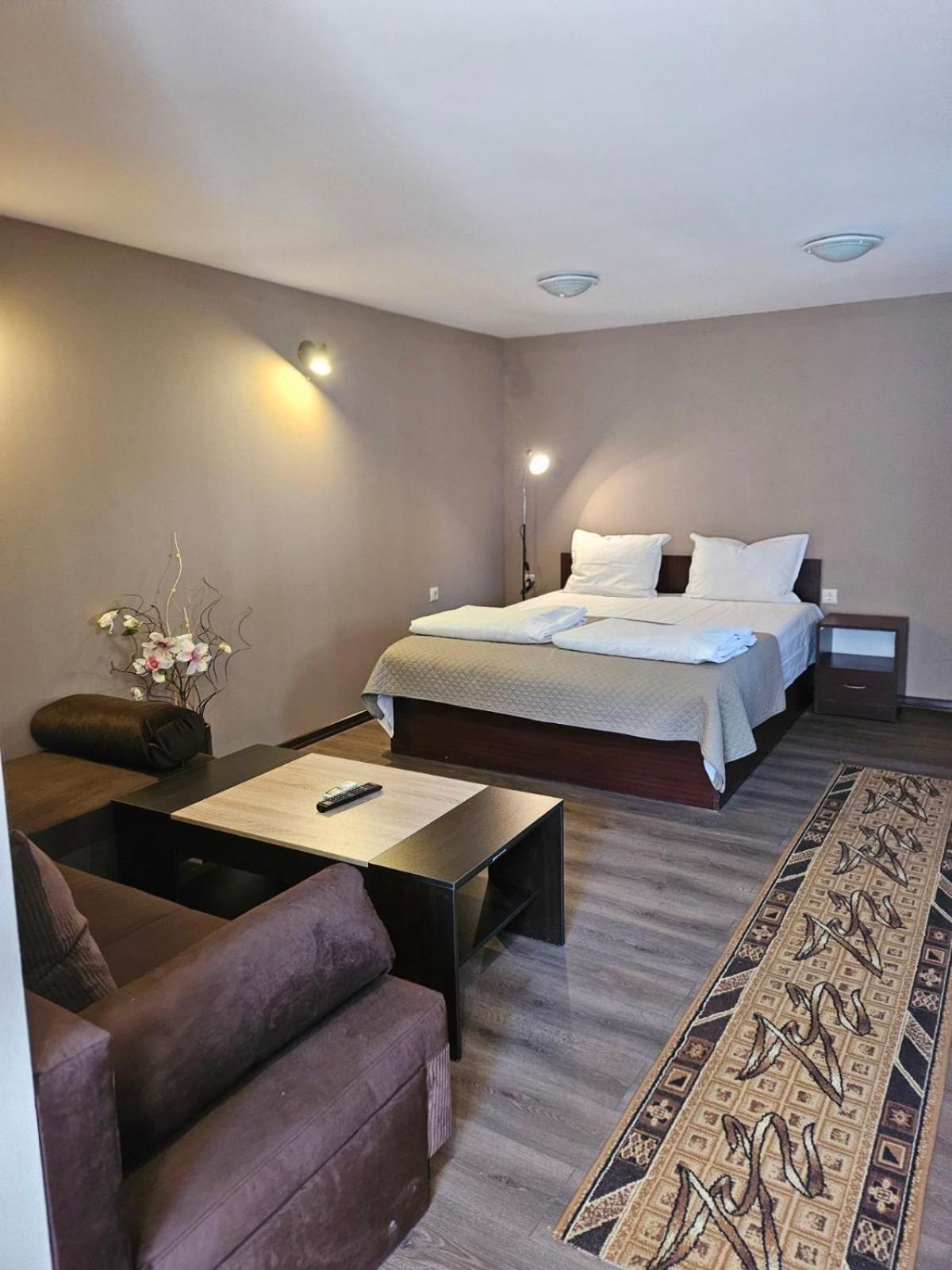 Orehite-Family Hotel ,Food & Pool Bozhichen ภายนอก รูปภาพ