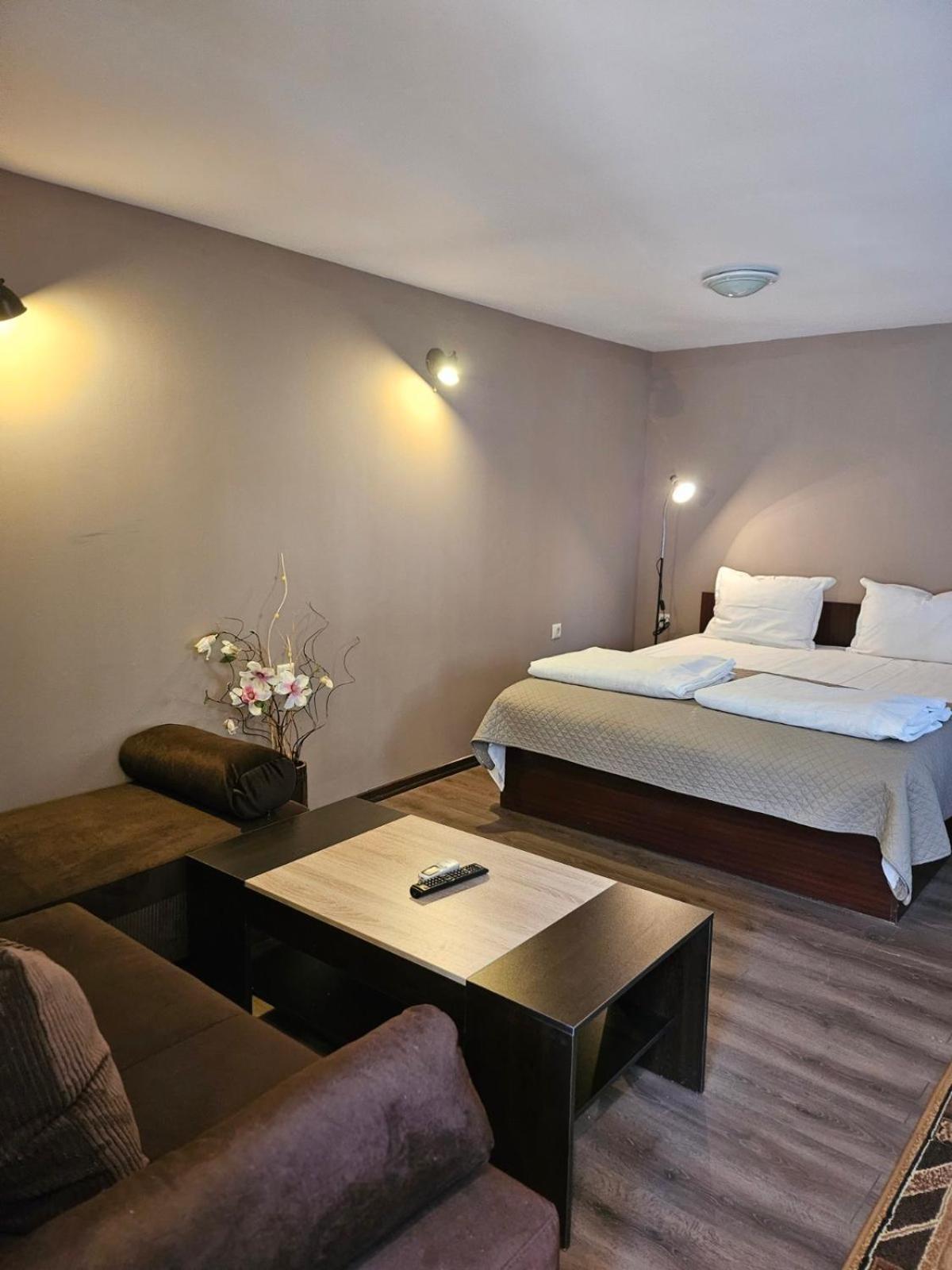 Orehite-Family Hotel ,Food & Pool Bozhichen ภายนอก รูปภาพ