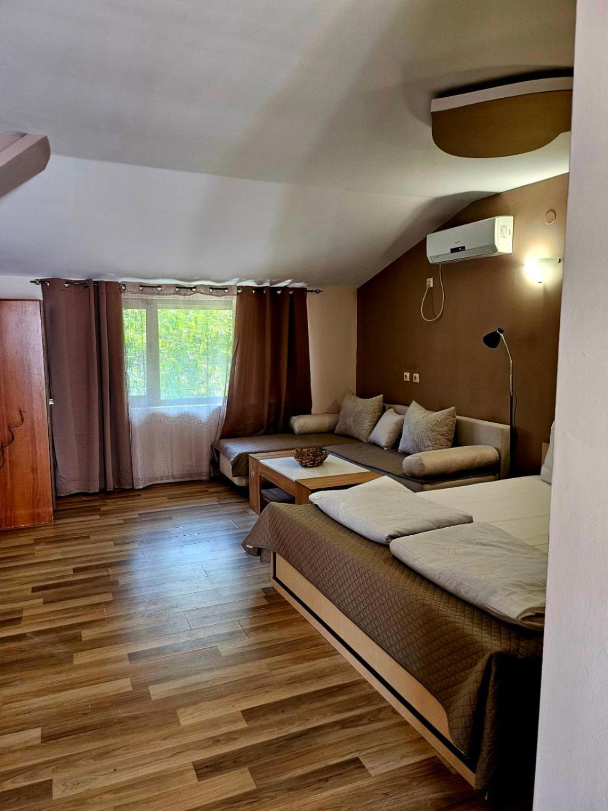 Orehite-Family Hotel ,Food & Pool Bozhichen ภายนอก รูปภาพ