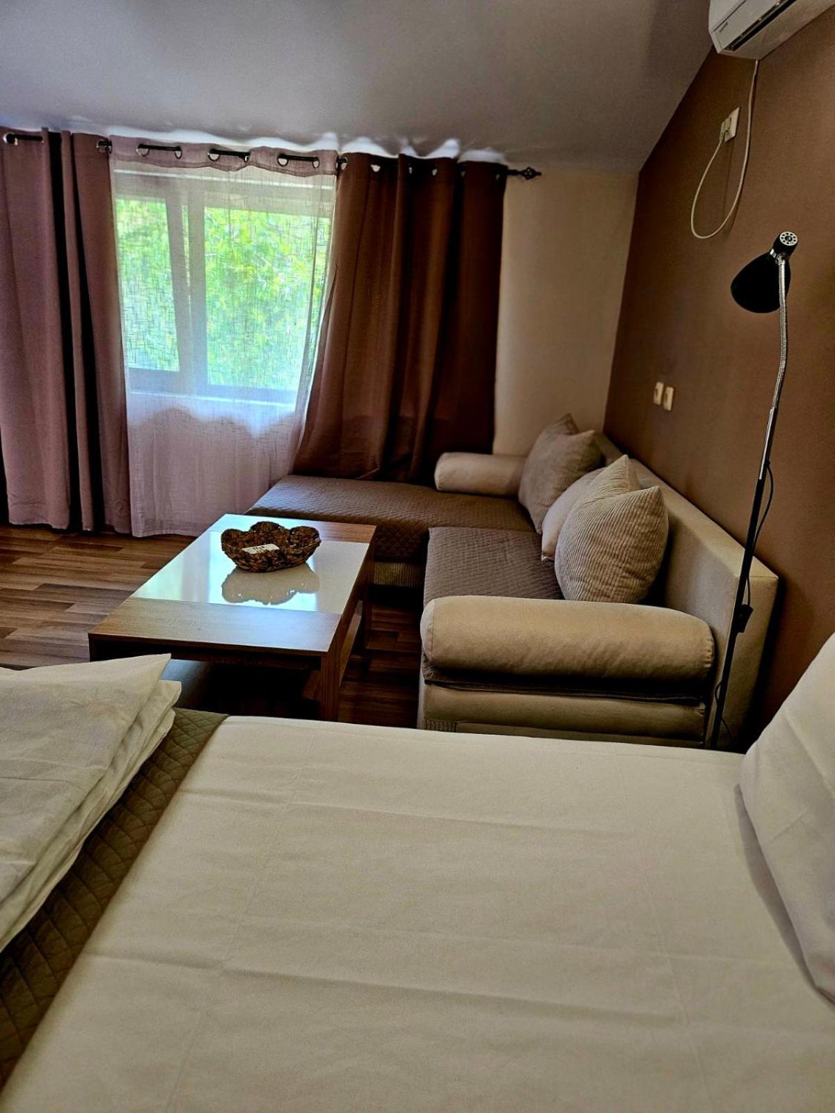 Orehite-Family Hotel ,Food & Pool Bozhichen ภายนอก รูปภาพ