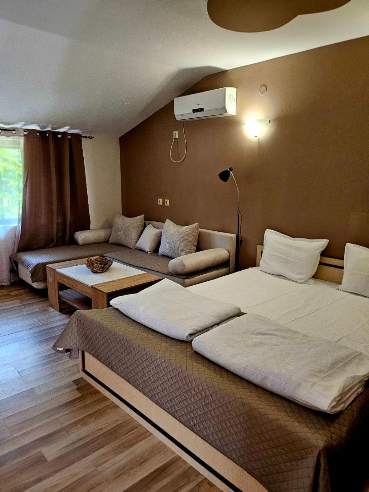 Orehite-Family Hotel ,Food & Pool Bozhichen ภายนอก รูปภาพ