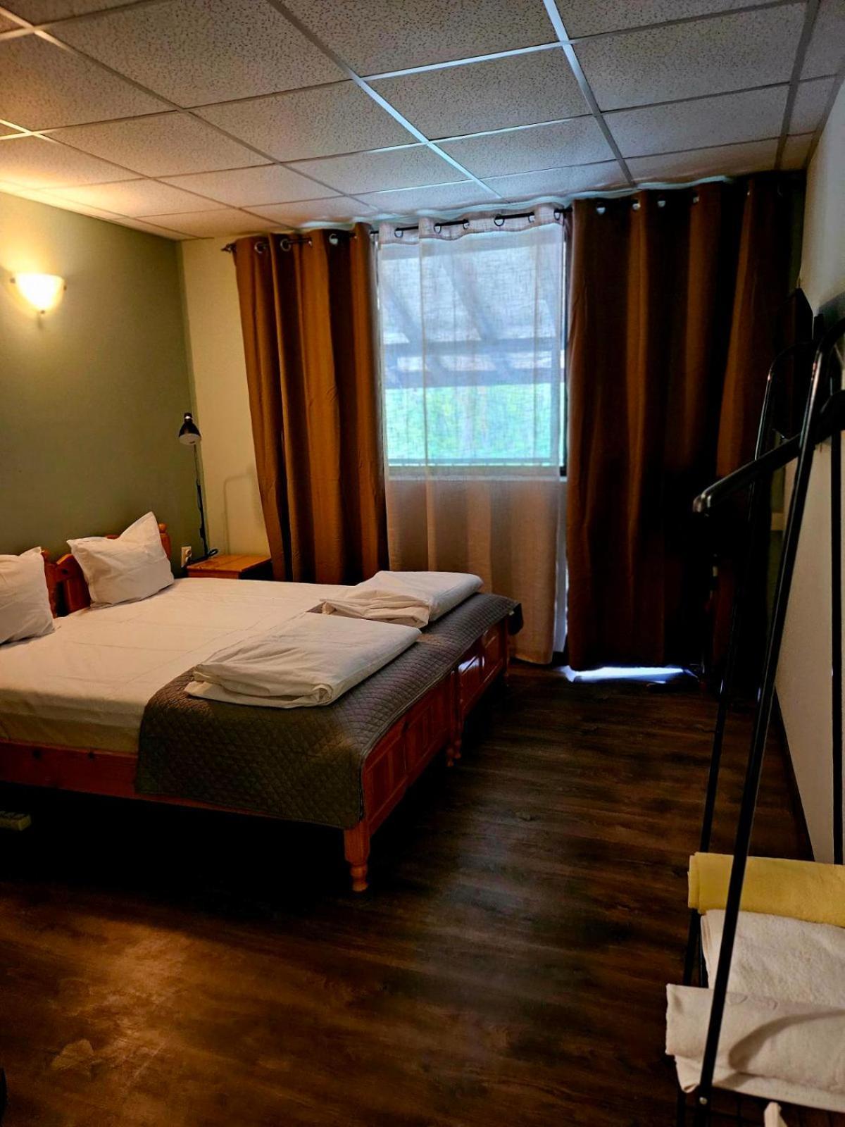 Orehite-Family Hotel ,Food & Pool Bozhichen ภายนอก รูปภาพ